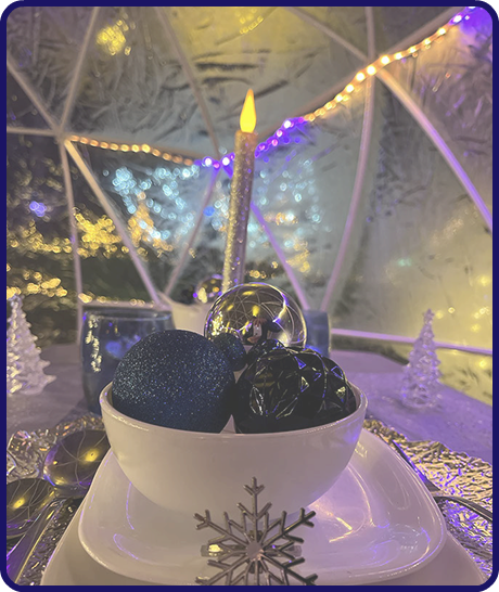 &nbsp;MENU d'Hiver: SOUPE: „Velouté de tomates“ Soupe de tomates onctueuse, crème légère et pain croustillant ENTREE: „Millefeuille de saumon fumé“ Fromage frais au basilic, petits légumes croquants, pain de mie malté et salade verte PLAT PRINCIPAL: „Crépinette de porc, gratin dauphinois et fagot de haricots verts“ Pommes de terre fondantes, crème et emmental gratiné Alternative végétarienne : Feuilleté au chèvre et haricots verts Pâtisserie dorée au fromage de chèvre et haricots verts frais DESSERT: „Entremets chocolat–noisette“ Mousse au chocolat noir, crémeux à la noisette, croustillant au chocolat, éclats de noisettes et d’amandes 24,80 € / personne réservation obligatoire 